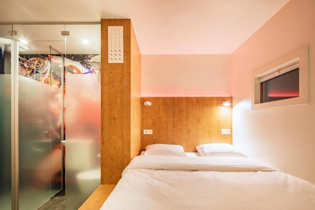 Bunk Hotel Amsterdam Bagian luar foto